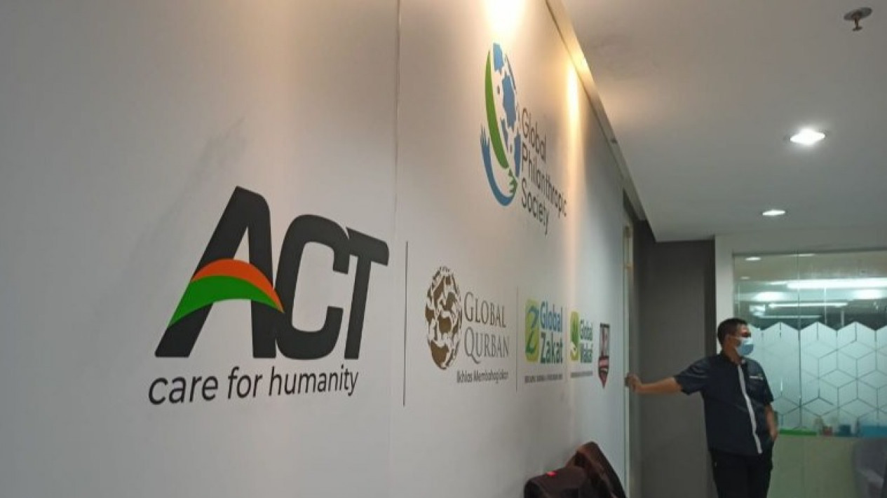 Izin Dicabut Kemensos, Presiden ACT: Berlebihan
            - galeri foto