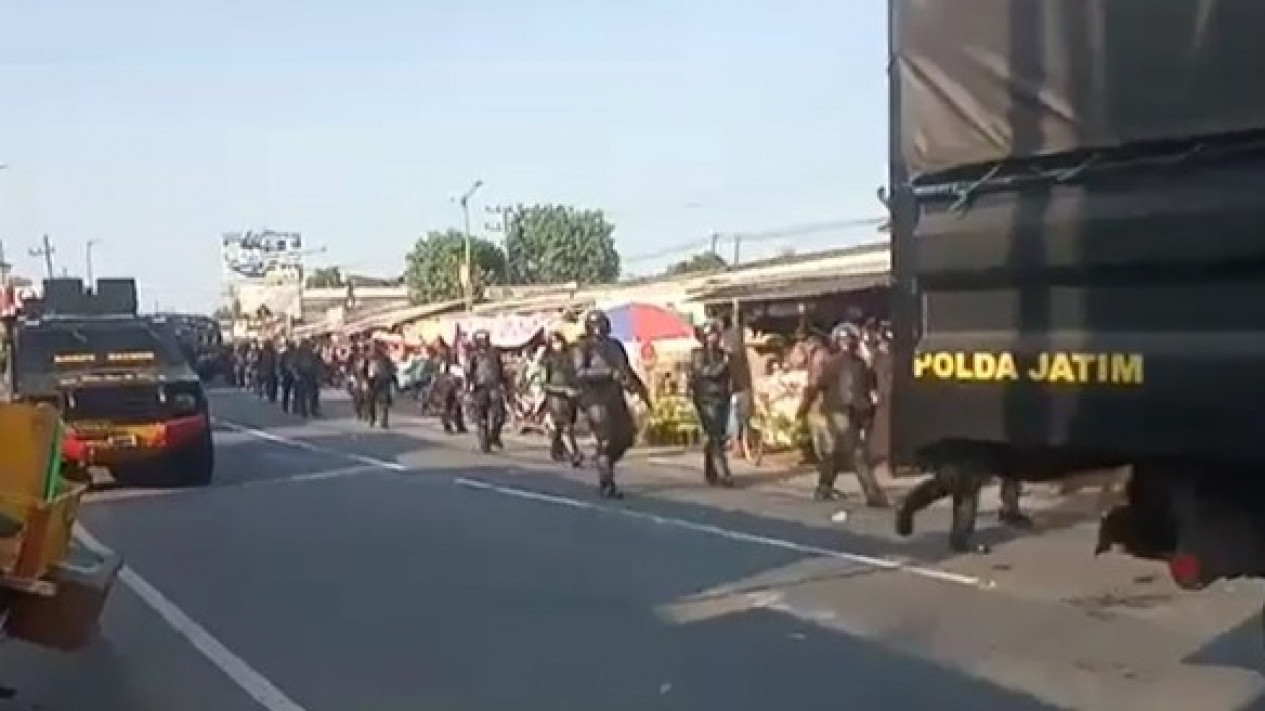 Anak Kiai Jombang DPO Kasus Pencabulan Masih Dicari di Dalam Ponpes Shiddiqiyyah, Polisi: Kita Jemput Paksa Hari Ini
            - galeri foto