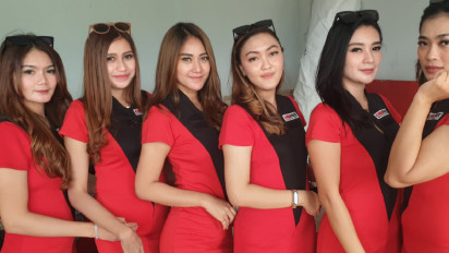 Kisah Luna dan Rina serta Pesona Para Umbrella Girls di Oneprix