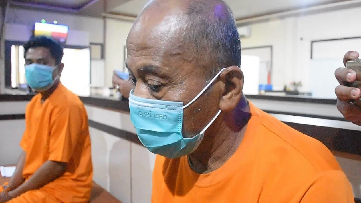 Kepala Dusun Ditangkap Polisi Bawa Lima Paket Sabu
            - galeri foto