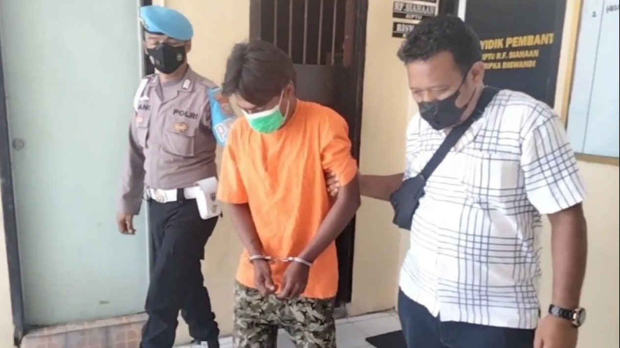 Residivis Spesialis Pembobol Gudang Ikan Ditangkap Polisi, Beraksi hanya Menggunakan Martil
            - galeri foto