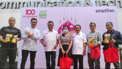 Hari Raya Iduladha, Smartfren dan Yayasan Muslim Sinar Mas Serahkan Sapi dan Kambing untuk Warga