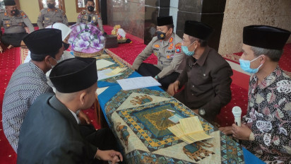 Haru, Seorang Tahanan Kasus Jual Beli Bahan Peledak Langsungkan Ijab Qobul di Mapolres Blitar Kota