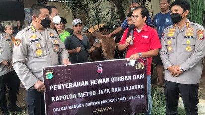 Polda Metro Jaya Qurban 165 Sapi dan 50 Kambing, 11 Ton Dagingnya Diolah Jadi Rendang