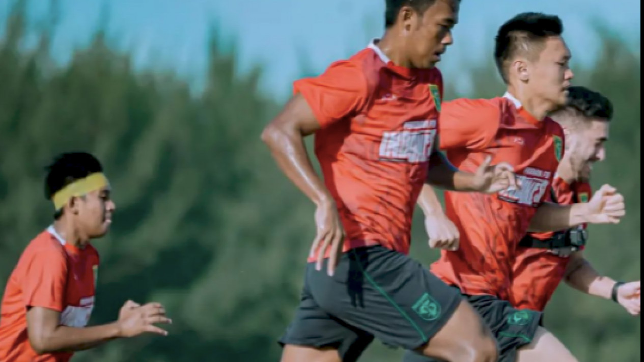 Pertandingan Perdana Persebaya Langsung Away Lawan Persikabo 1973, Aji Santoso Kini Sedang Siapkan Skema Ini
            - galeri foto