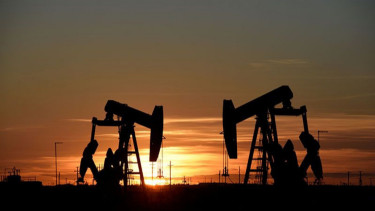 Minyak Menguat, Tetapi Catat Kerugian Mingguan Karena Investor Khawatir Resesi