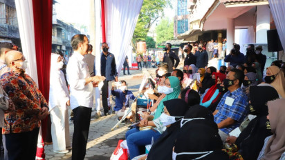 Kunjungi Pasar Petisah Medan, Presiden Joko Widodo Salurkan dan Cek langsung Bantuan Sosial