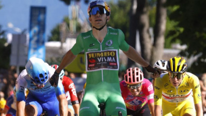 Wout van Aert Juara Etape Kedelapan Tour de France