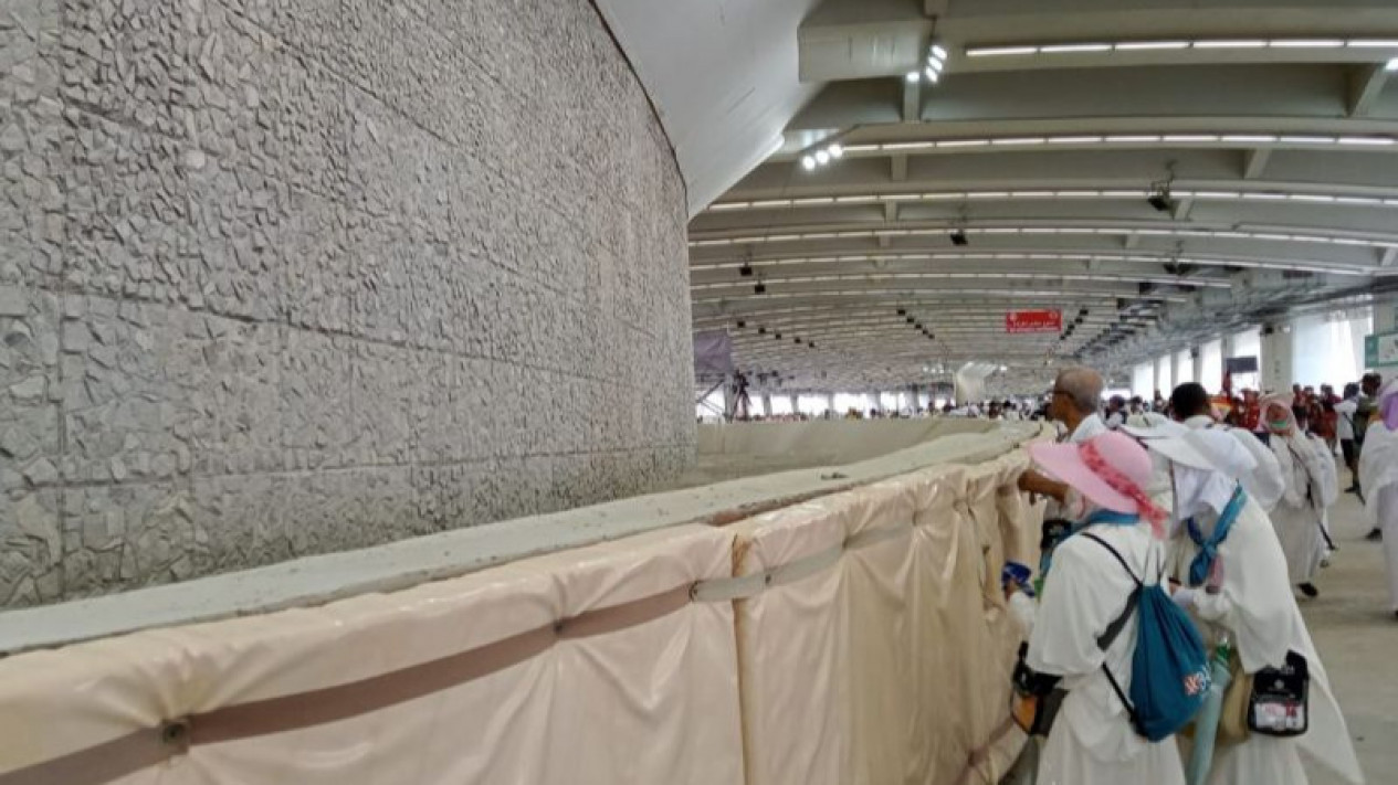 Jamaah Haji Banyak Yang Kelelahan dan Dehidrasi di Jalur Jamarat
            - galeri foto