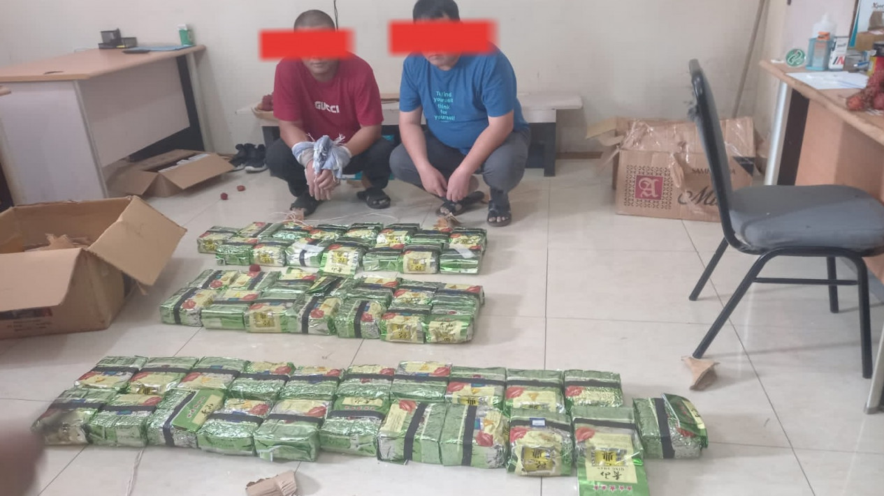 Bawa 50 Kg Sabu, BNN Tangkap Oknum Polisi di Dumai
            - galeri foto