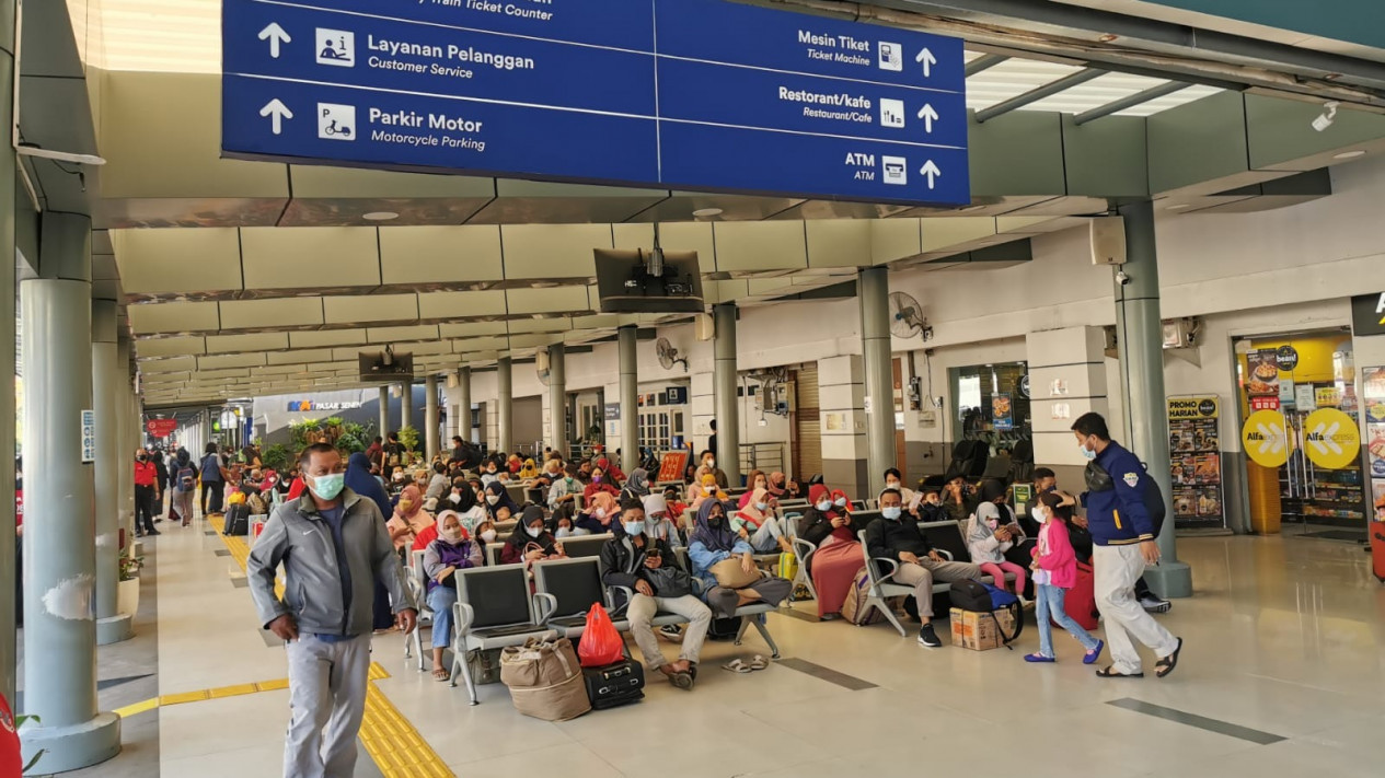 Kemenhub Terbitkan Surat Edaran Perjalanan Dalam dan Luar Negeri: Vaksinasi Booster Jadi Syarat Perjalanan
            - galeri foto