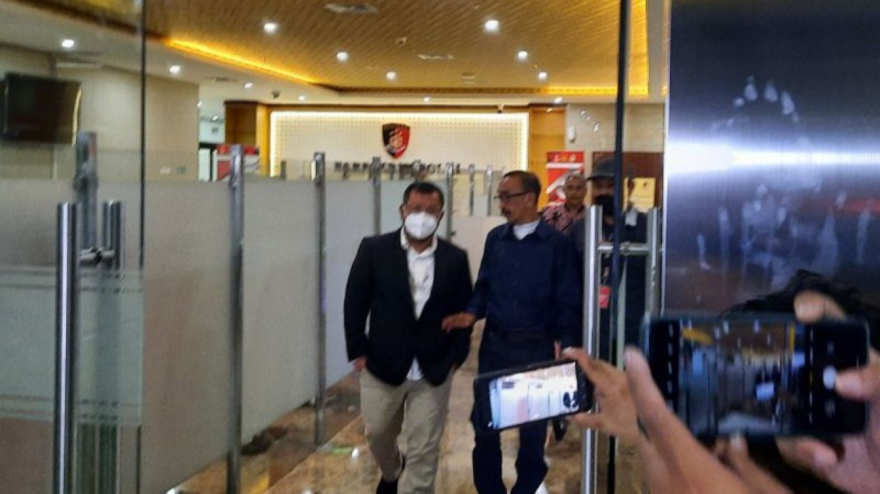 Penyidik Polri Kembali Periksa Petinggi ACT Hari Ini
            - galeri foto