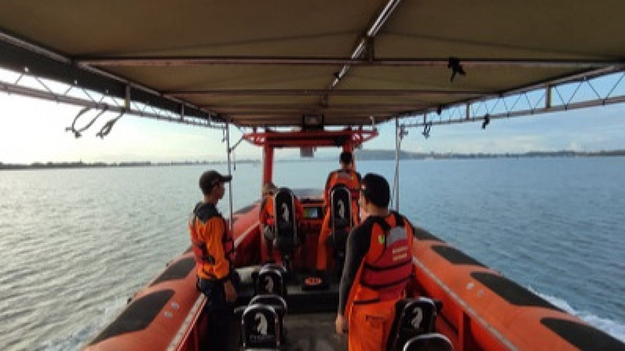 Dua Orang Remaja Terseret Ombak di Pantai Bangsal, Satu Orang Lainnya Masih dalam Pencarian
            - galeri foto
