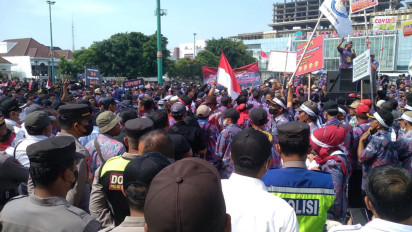 Ribuan Perangkat Desa Geruduk Pendopo Bupati Banyumas Ajukan 7 Tuntutan, ini Daftarnya
