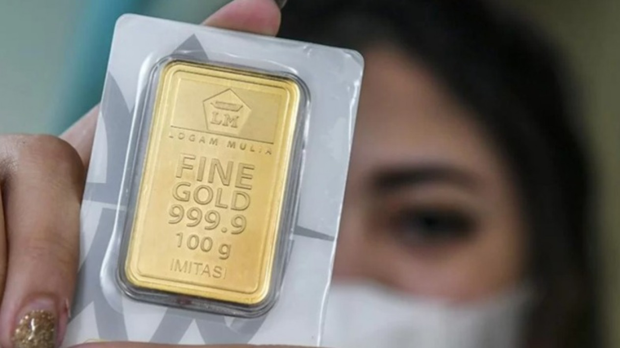 Kilau Emas Meredup, Harga Logam Mulia Antam Hari Ini Rp 966 Ribu Per Gram
            - galeri foto