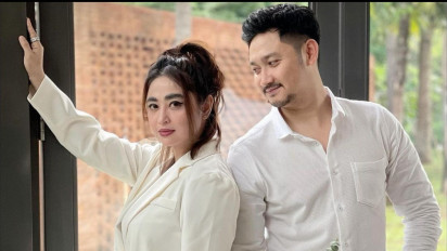 Angga Wijaya Bawa Barang-barang Berharga dari Rumah Depe, Dewi Perssik Merasa Heran