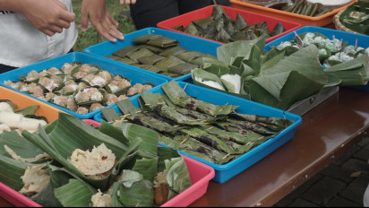 Ternyata Bungkusan Makanan dari Daun Pisang Itu Memiliki Banyak Sebutan