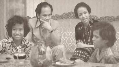 Momen Ketika Ainun Tak Mau Tidur Jika Habibie Belum Selesai Bekerja, Ia Menunggu Sambil Membaca Alquran