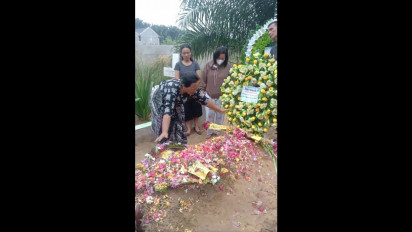 Ibu Brigadir J Tak Percaya Anaknya itu Lakukan Perbuatan Dosa Besar pada Istri Ferdy Sambo: Kau Mengorbankan Dirimu Seperti Tuhan Yesus Nak!