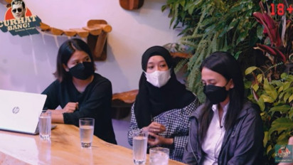 Perempuan Berkerudung Hitam Curhat ke Denny Sumargo, Ngaku Dilecehkan Julianto Eka: Koko Peluk dan Cium Pipi Saya, Dia Juga Mendesah