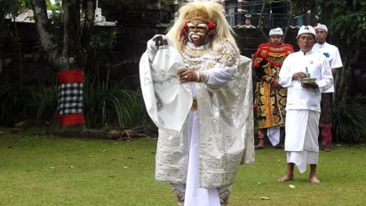 Wujudkan Kehidupan Harmonis dan Sejahtera, Ribuan Umat Hindu Gelar Ritual Piodalan