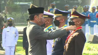 Presiden Lantik 754 Perwira TNI dan Polri di Halaman Istana Merdeka
