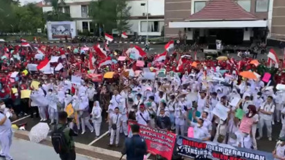 Ribuan Nakes Honorer Datangi Kantor  Bupati Tasikmalaya Minta Diangkat Jadi P3K