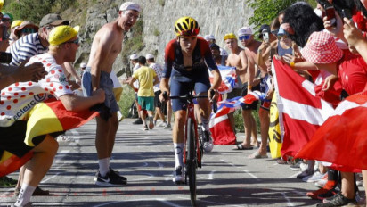 Tom Pidcock Klaim Etape 12 di Alpe d'Huez, Vingegaard Tetap Kaus Kuning
