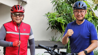 Sekjen PDIP dan Sekjen PAN Gowes dan Santap Mie Ayam Bareng, Ngobrolin Apa?