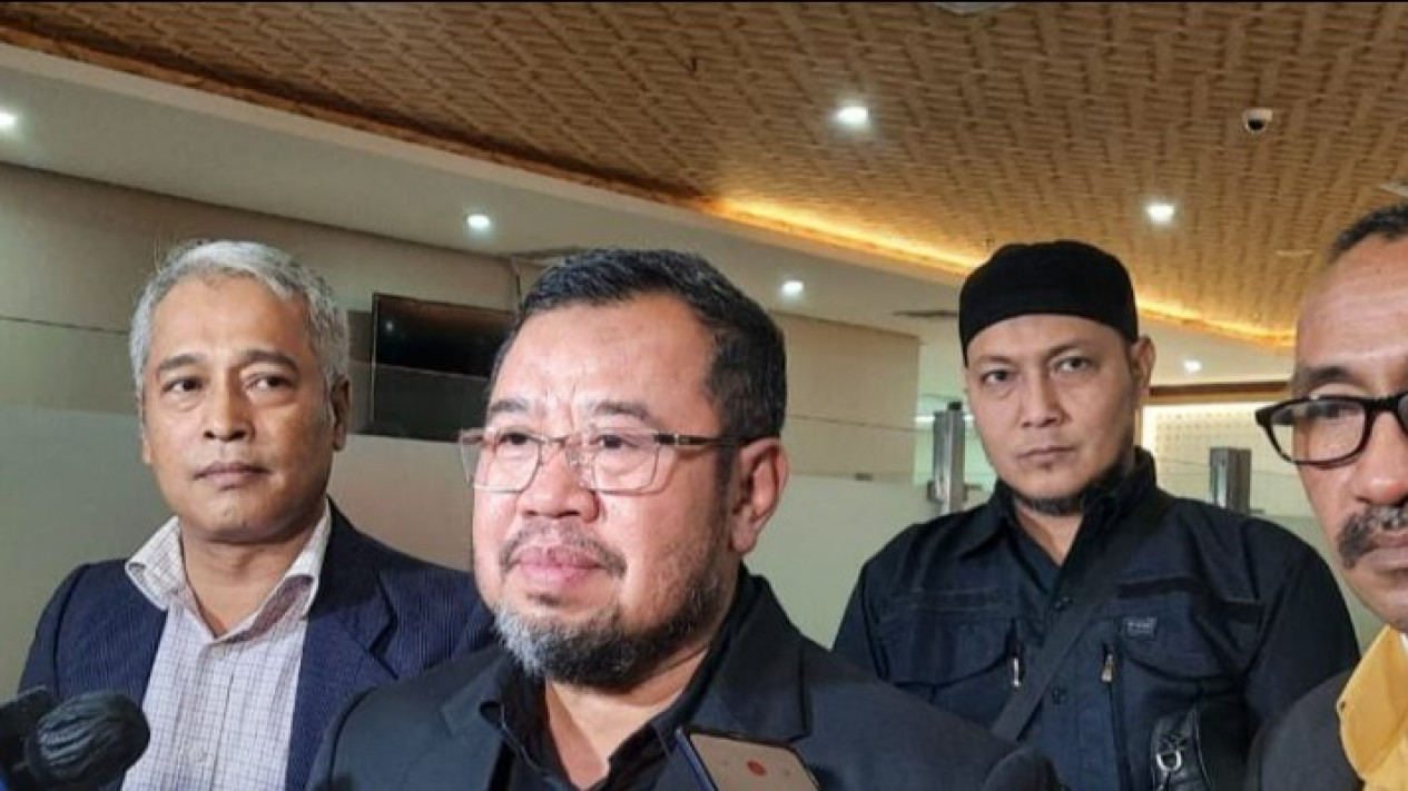 Ahyudin Mengelak Ditanya Soal Perusahaan Cangkang ACT
            - galeri foto