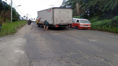 Prihatin! Kondisi Jalan Baru By Pass di Padangsidempuan Rusak, Mobil Truk Sering Alami Patah As Roda