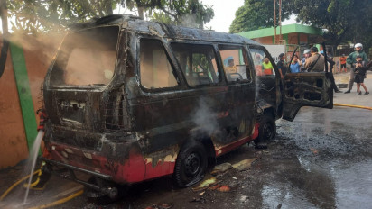 Angkot Trayek Cengkareng-Kota Hangus Terbakar, Diduga Akibat Korsleting Listrik