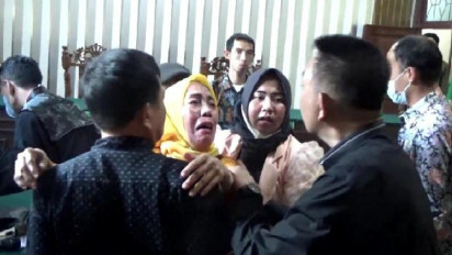Tidak Terbukti Melanggar UU ITE, Hakim Putus Bebas Ibu Angkat yang Dilaporkan Wakil Ketua DPRD Tulang Bawang