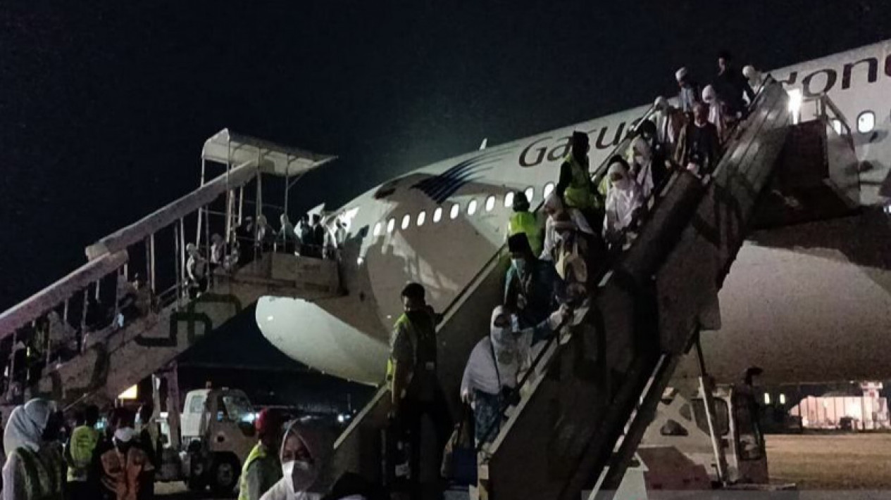 360 Haji Kloter Pertama Debarkasi Solo Telah Tiba di Tanah Air
            - galeri foto