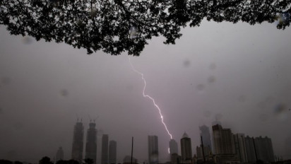 Waspadai Hujan, Petir dan Angin Kencang di Wilayah Jakarta Selatan dan Timur Pada Sore Hari