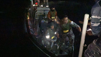 Prajurit TNI AL Bantu Evakuasi Kru Kapal Perang Australia yang Mengalami Serangan Jantung di Tengah Laut