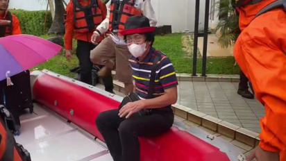 Kak Seto Dievakuasi dari Rumahnya di Perumahan Cirendeu Ciputat Akibat Banjir Setinggi 1 Meter