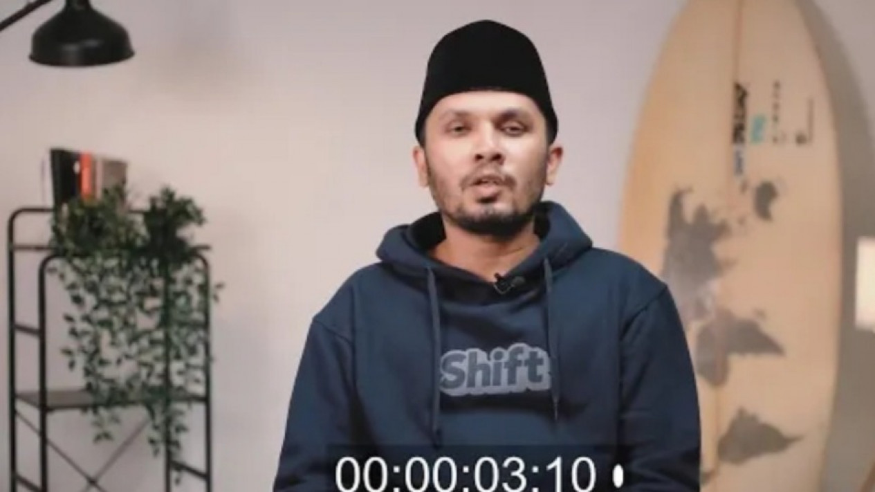 Tanggapi Konser Langit 'Ditolak' di Gresik Karena Disinyalir Eks HTI, Ini Jawaban Ustaz Hanan Attaki
            - galeri foto