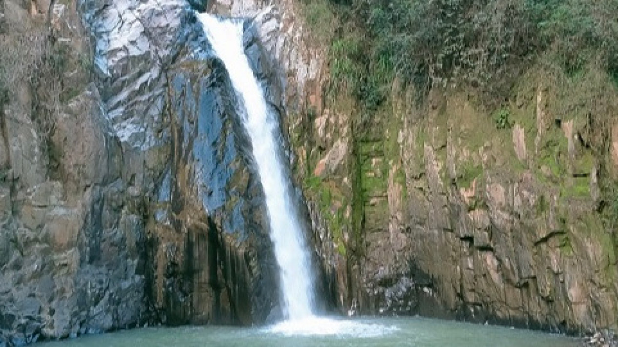 Manggarai Punya Tiga Air Terjun di Satu Aliran Sungai, Cocok untuk Wisata Self-Healing
            - galeri foto