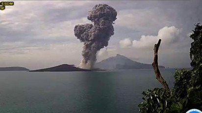 Status Siaga! Gunung Anak Krakatau Erupsi 3 Kali Dalam Sehari, Ketinggian Abu Vulkanis Mencapai 2.500 Meter