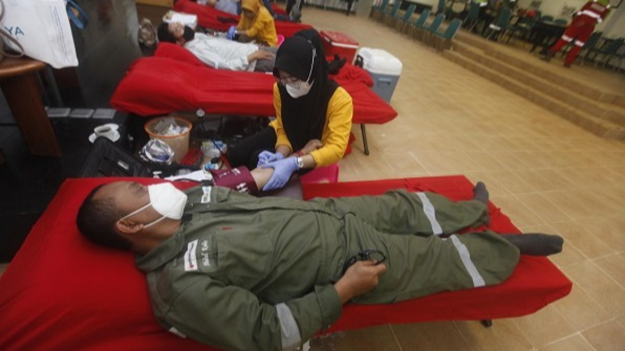 Bantu Ketersediaan Darah di PMI, Puluhan Karyawan di Bogor Antre Ikut Donor
            - galeri foto