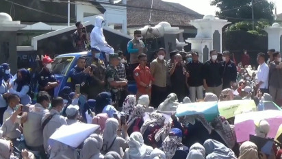 Ratusan Nakes dan Non-nakes Honorer di Sumedang Protes Rencana Penghapusan Tenaga Honorer Oleh Pemerintah