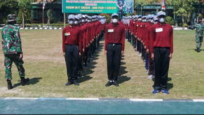 Persiapan Jelang HUT RI ke- 77, Puluhan Siswa Calon Paskibraka di Gresik Digembleng TNI