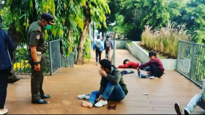Remaja "SCBD" Tidur di Jalur Pejalan Kaki, Wagub DKI Minta Satpol PP Perketat Pengawasan Dukuh Atas
