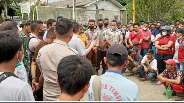 Telat Bayar Gaji, Ratusan Karyawan PT Mujur Timber Mogok Kerja
