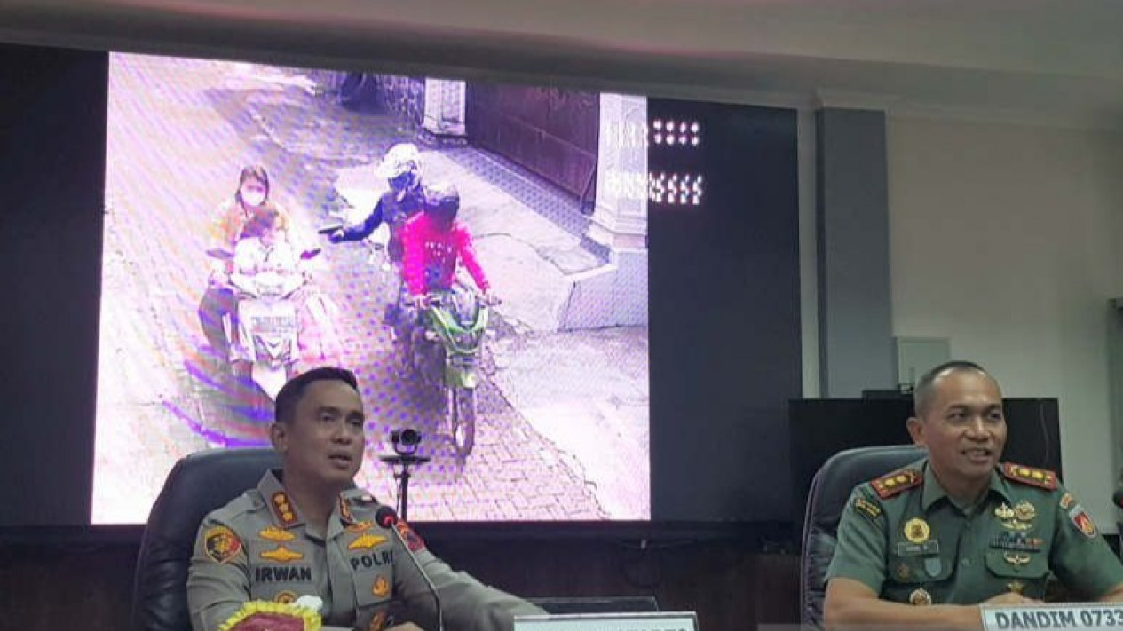 Kasus Penembakan Istri Anggota TNI di Semarang Perlahan Terungkap, Berikut Ini Peran Pelaku Versi Polisi
            - galeri foto