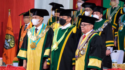Selamat! Wakapolri Komjen Pol Gatot Eddy Pramono Resmi Dikukuhkan Sebagai Guru Besar Kehormatan Universitas Riau