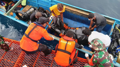 Tim SAR Gabungan Evakuasi 5 Jenazah dari Bangkai Kapal Motor Cahaya Arafah