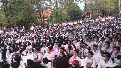 Ribuan Tenaga Honorer Kesehatan Sukabumi Unjuk Rasa Menuntut Hak Menjadi ASN