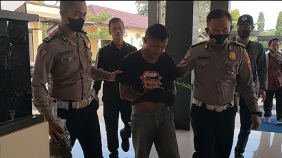 Mobil Travel Gelap Tabrak Rombongan Polisi, Empat Anggota Alami Luka-Luka